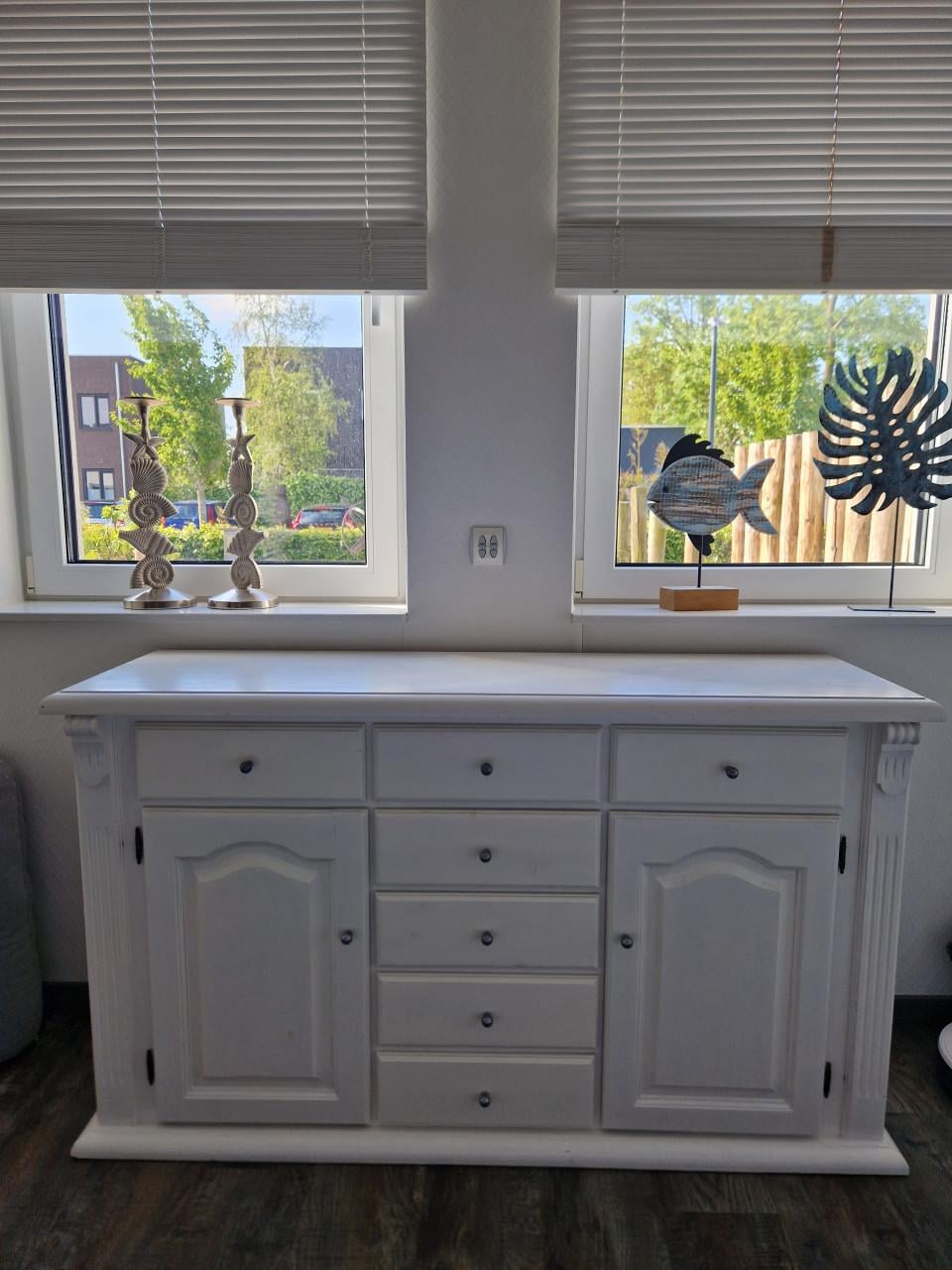 Wit grenen dressoir