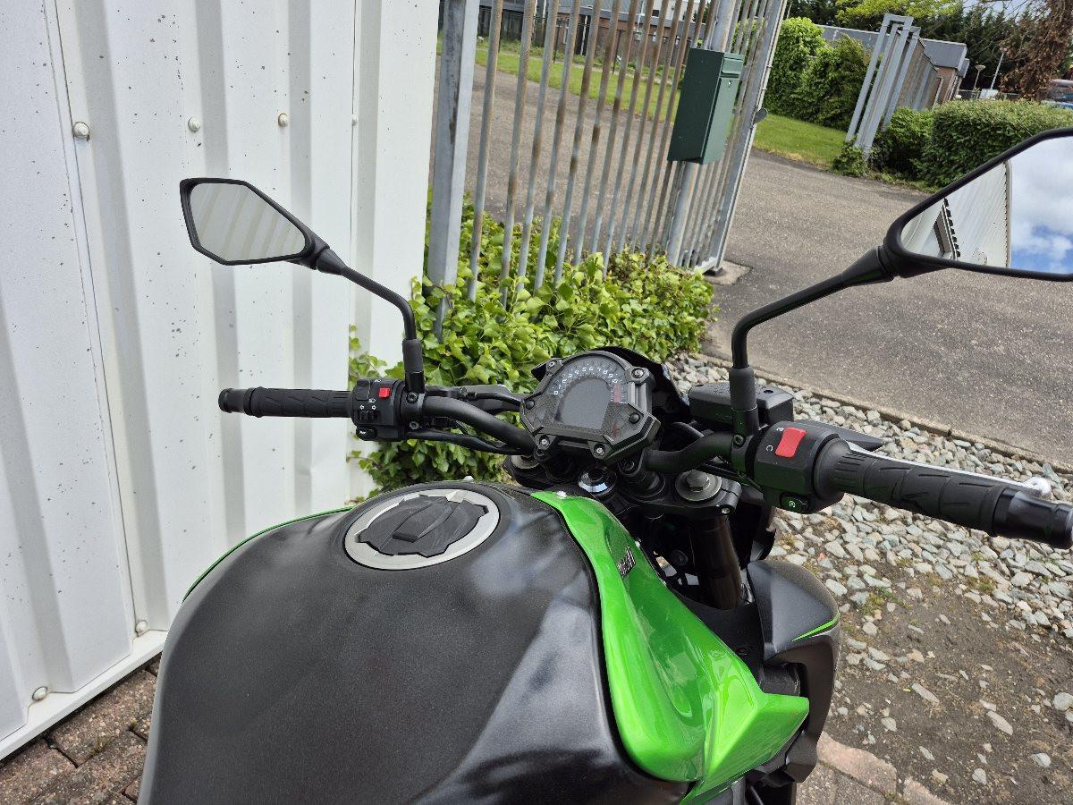 Kawasaki Z900 akrapovic uit 2019 met 3100Km