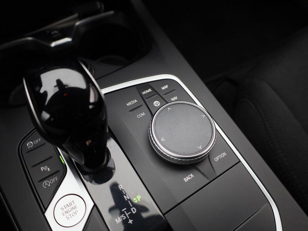 BMW 1 Serie 116i executive | automaat | parkeer sensoren | navigatie | virt