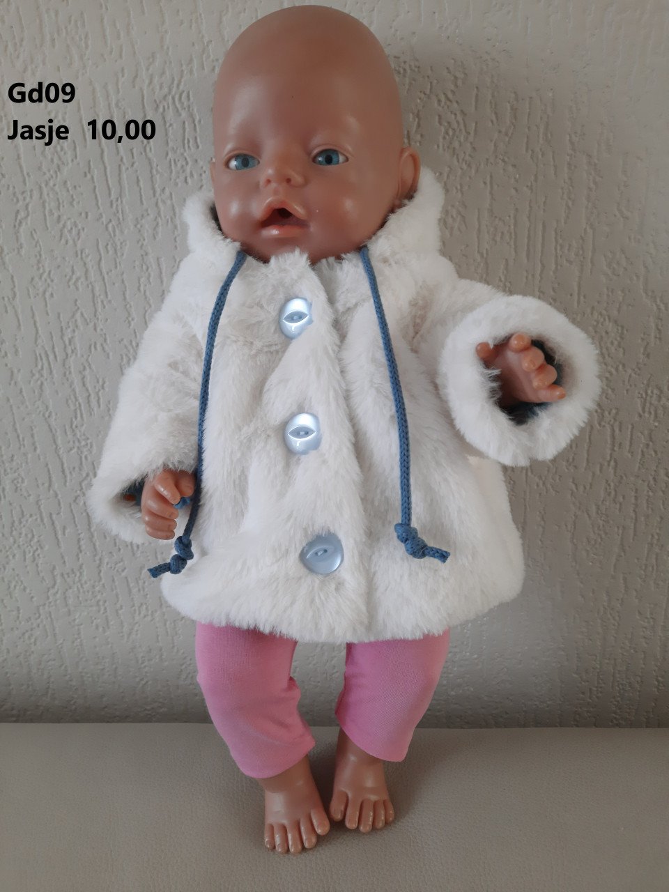 Leuke poppenkleertjes baby born. Jasje. Opbrengst KiKa.