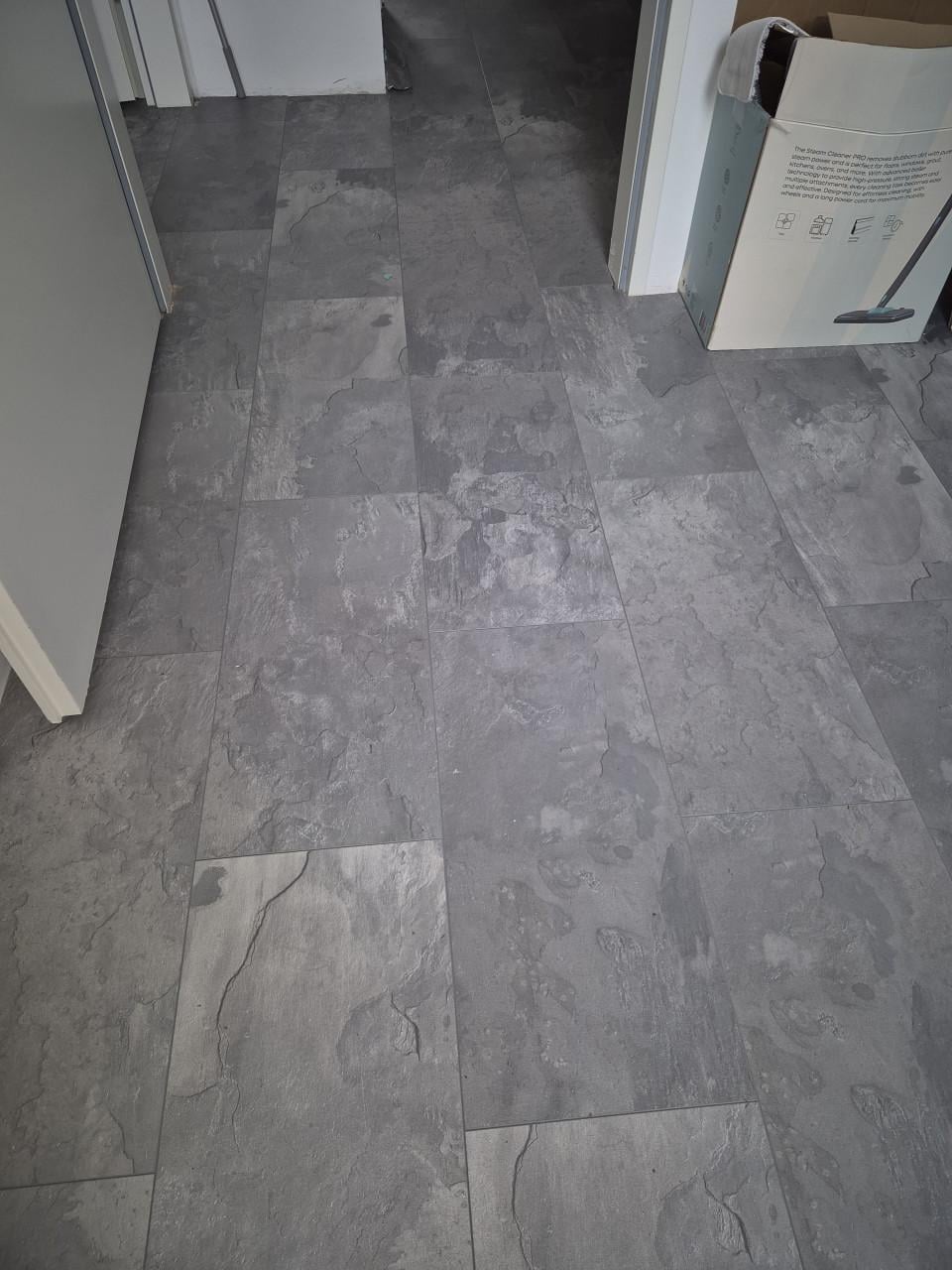±65-70 m² vloer incl. ondervloer | mooie grijze steenlook