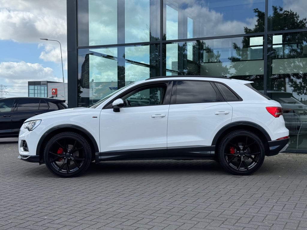Audi Q3 35 tfsi design luxe * trekhaak * sportstoelen* carplay