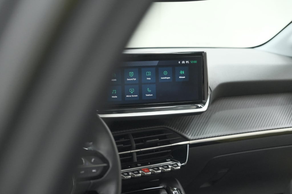 Peugeot 208 puretech 100 allure | parkeersensoren | apple carplay | climate