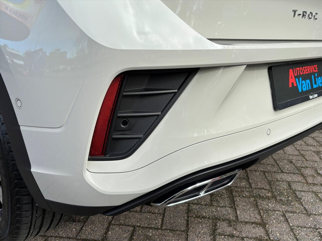 Volkswagen T-roc 1.5 tsi 150pk 7-dsg r-line|dode hoek|carplay| elek klep| r