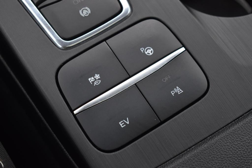 Ford Kuga 2.5 phev titanium x | climate control | adaptive cruise control |