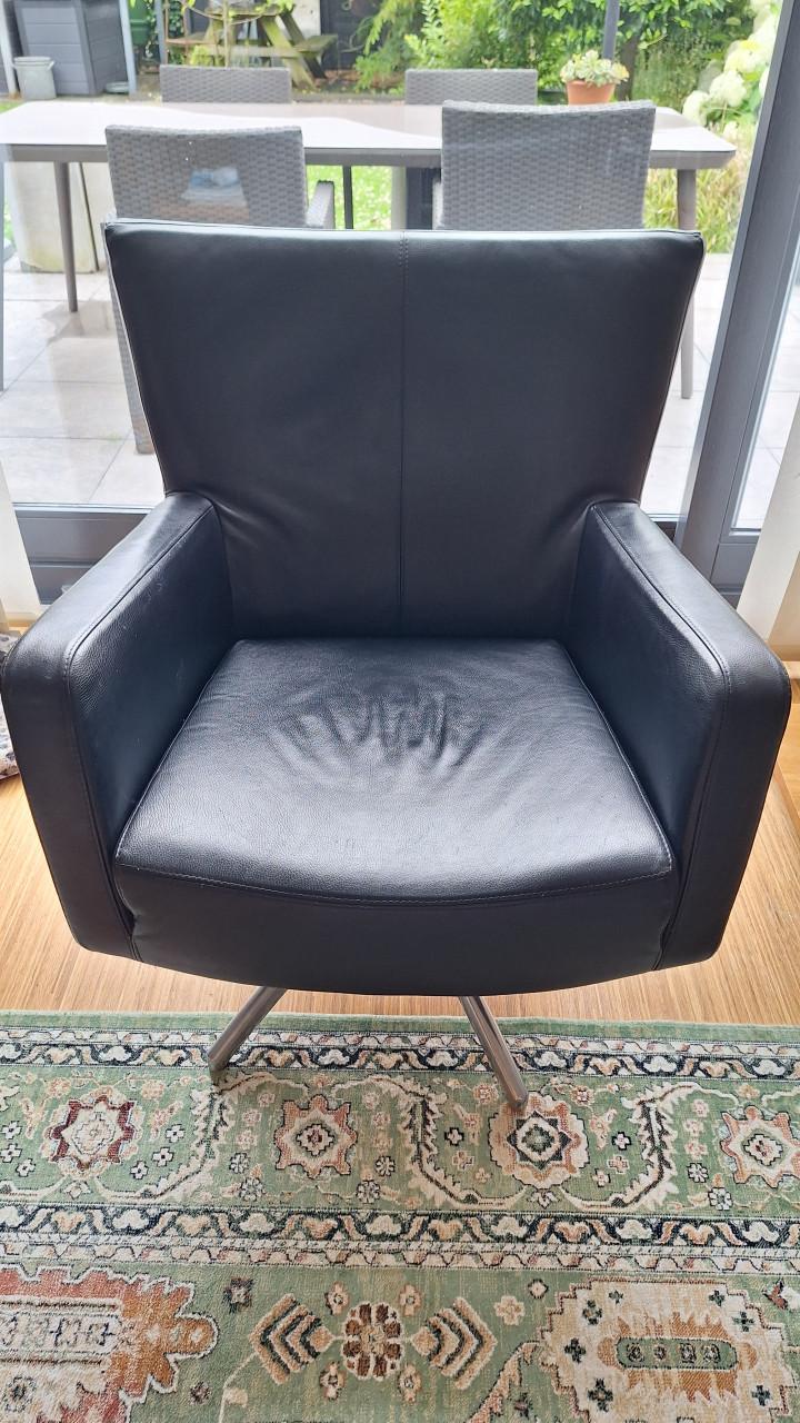Zwart lederen relaxfauteuil met draaipoot