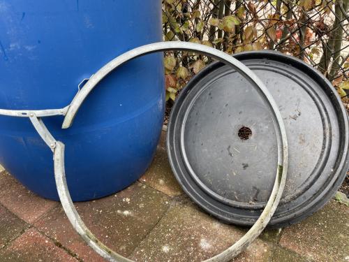 Nagenoeg NIEUWE Vaten 220 Liter met Klemdeksel, SCHOON!!