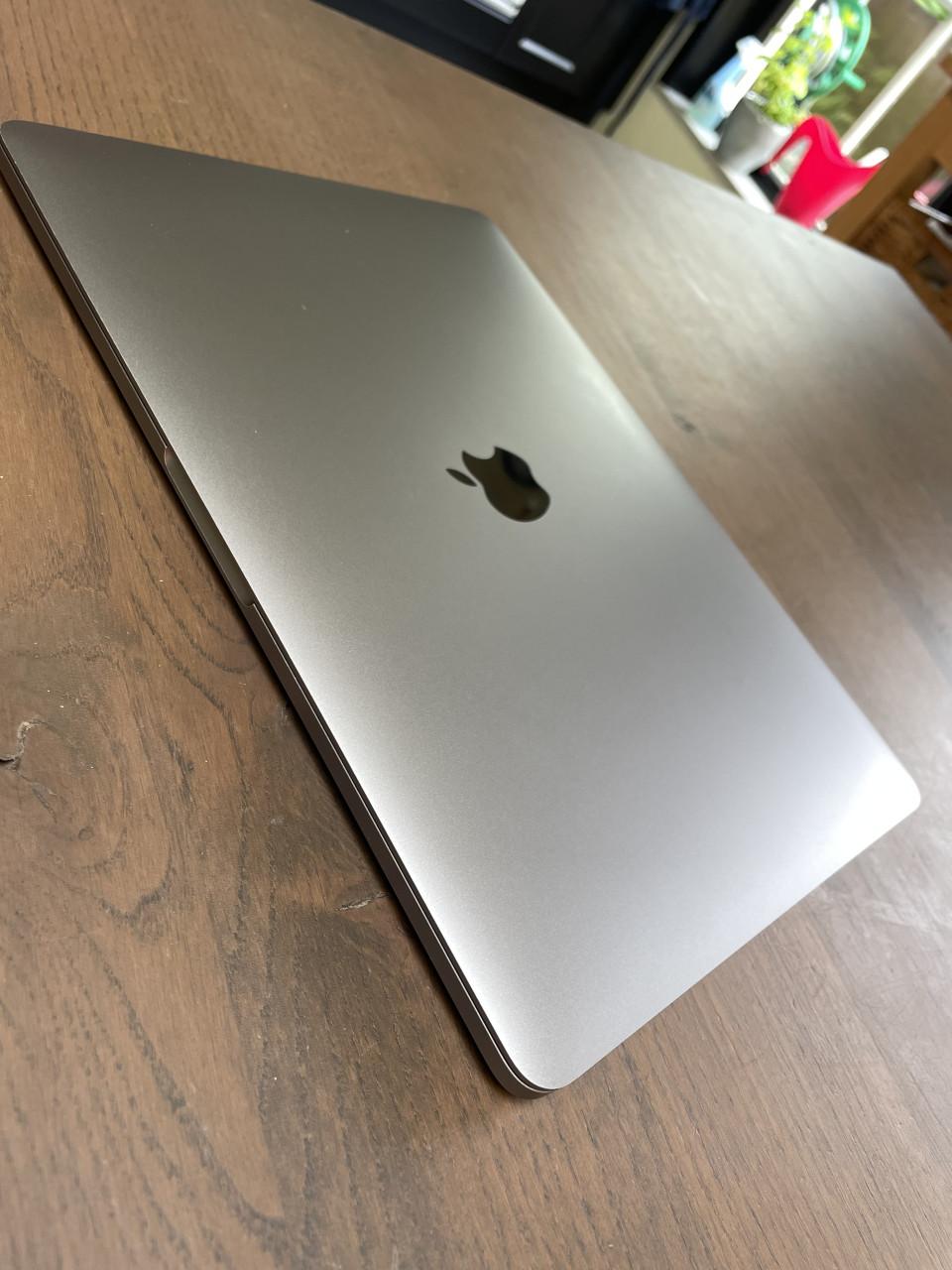 MacBook Pro. 13"