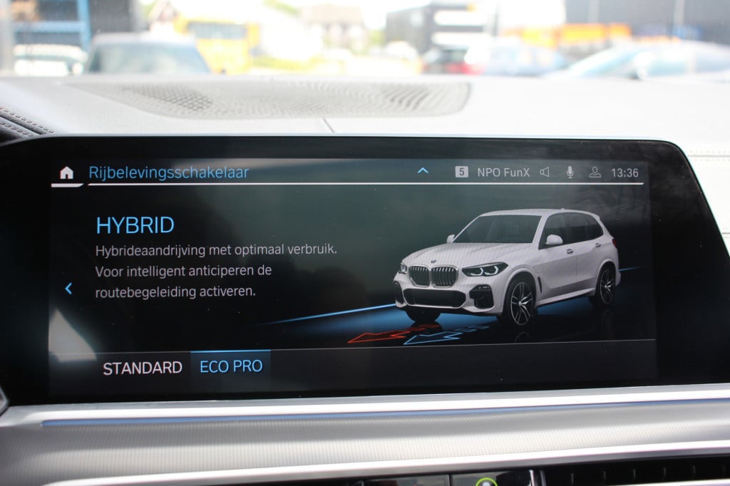 BMW X5 xdrive45e high executive | m pakket | pano | luchtvering | trekhaak 