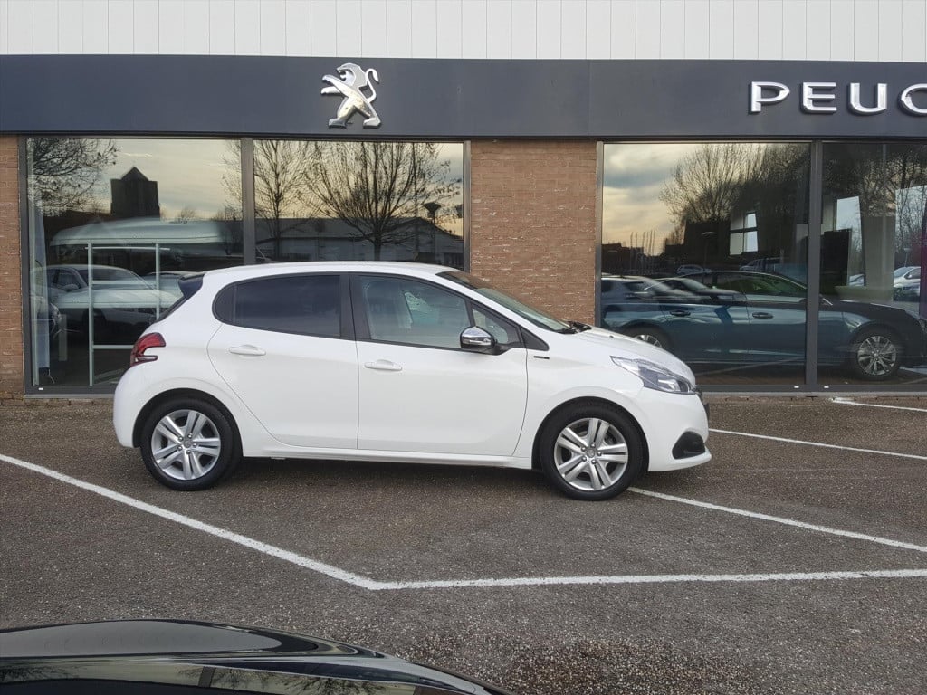 Peugeot 208 1.2 puretech 82pk signature navigatie | cruise control | airco 