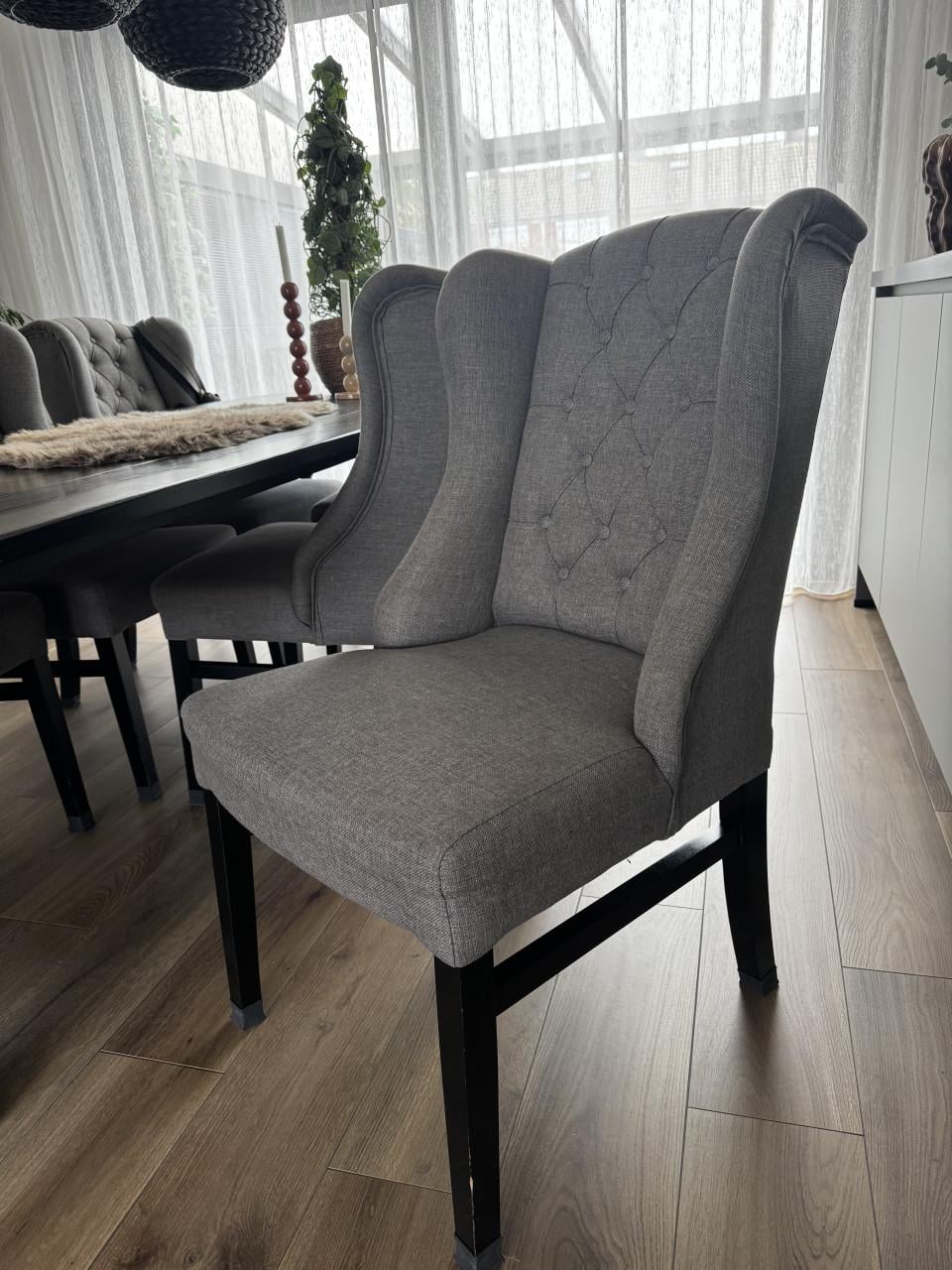 Eetkamertafel met 6 stoelen