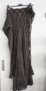 Grijs bruine sjaal gehaakt motief