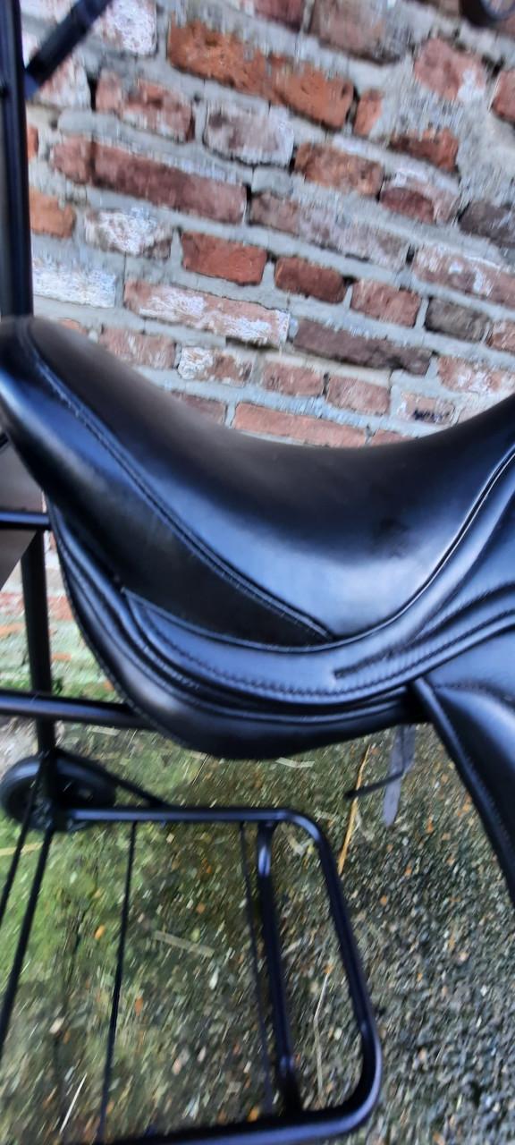 Zwart leren spring/eventingzadel 17 inch