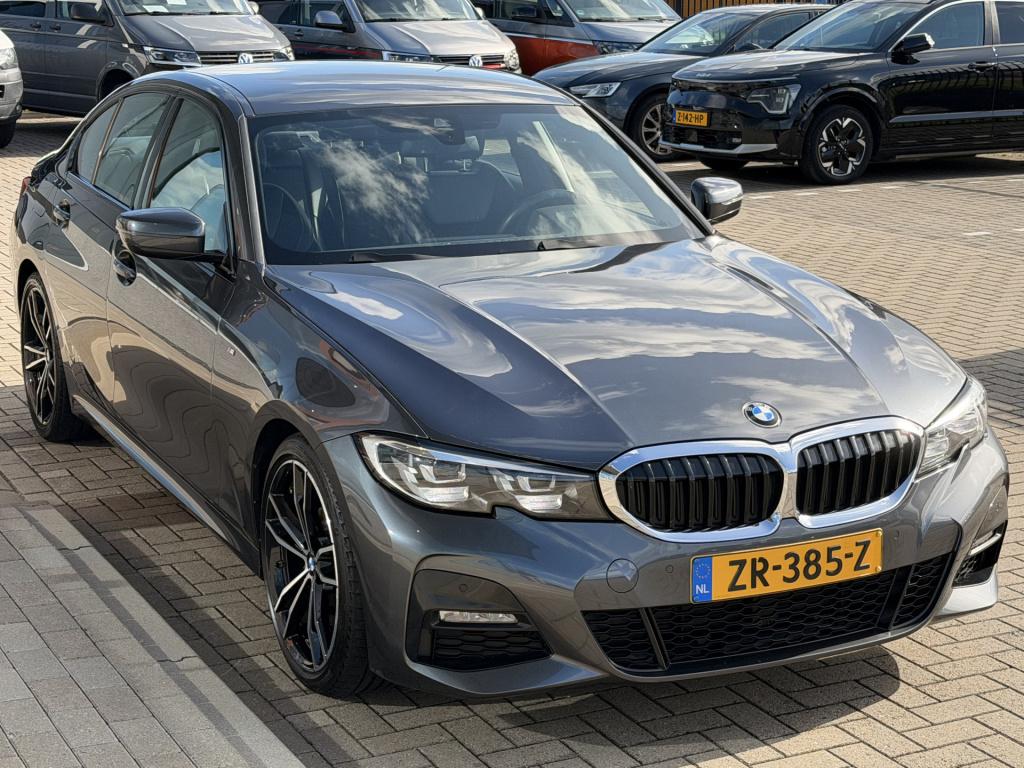 BMW 3-serie 320i m-sport | cruise | m zetels | apple carplay | navi | sfeer