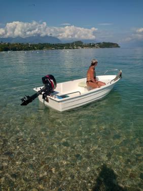 Leuk bootje met trailer en fourstroke motor