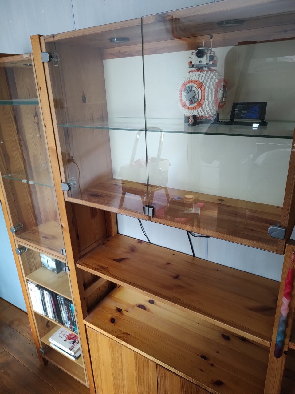Vitrinekast/boekenkast. Ivar Ikea.