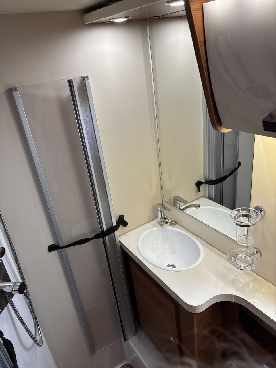 Camper elnagh baron 565 lengtebedden