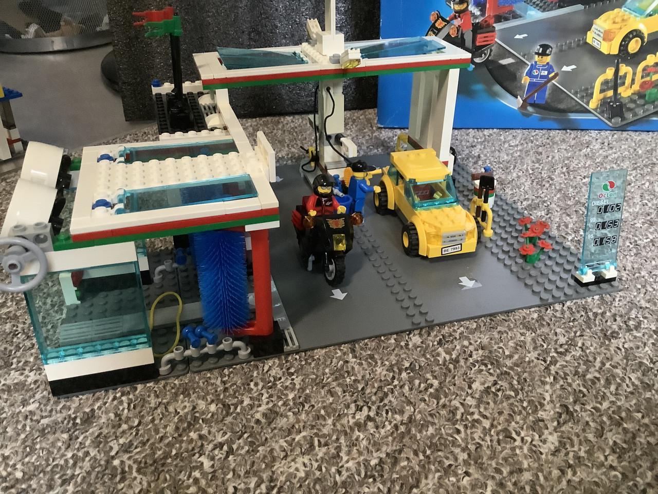 Complete Lego City tankstation set 7993. Inclusief doos en boekjes