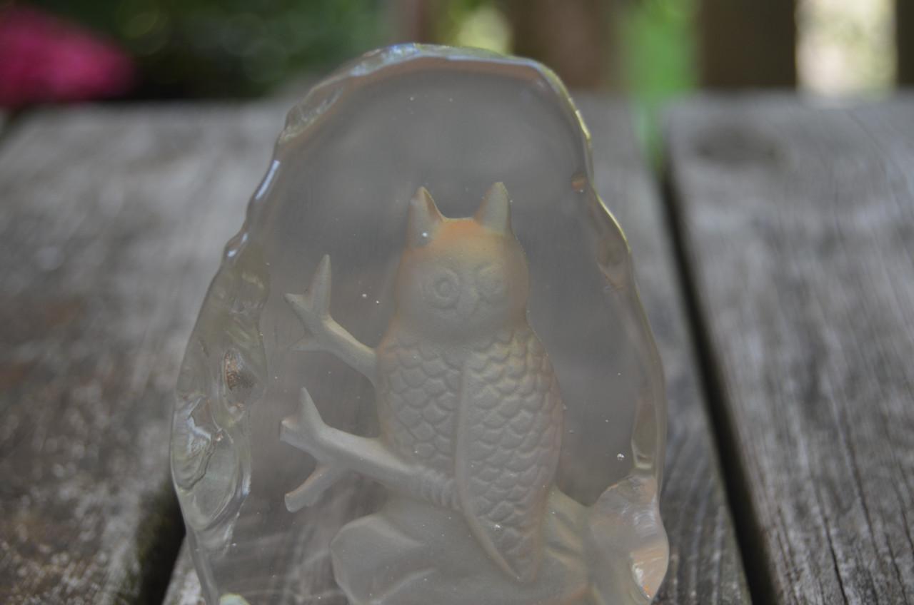 Glazen sculptuur van een uil ipst.