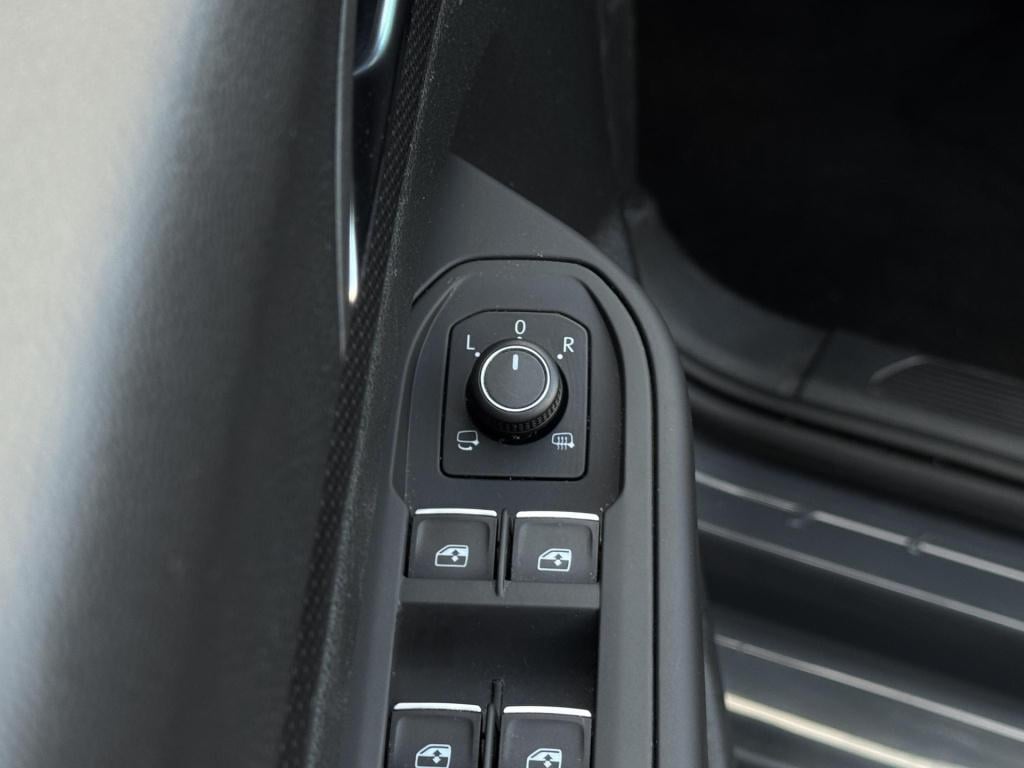 Volkswagen Golf 1.5 etsi r-line 150pk nl-auto + afneembare trekhaak!