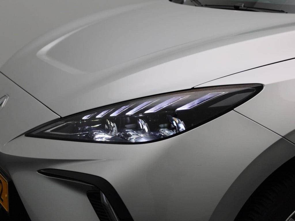 MG Mg4 64 kwh luxury | apple/carplay | camera | parkeersensoren | electrisc