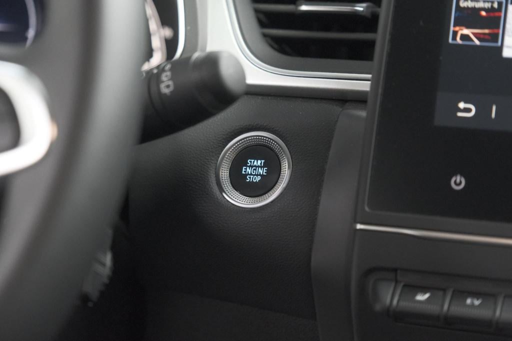 Renault Captur 1.6 e-tech hybrid 145 intens | trekhaak | camera | stoelverw