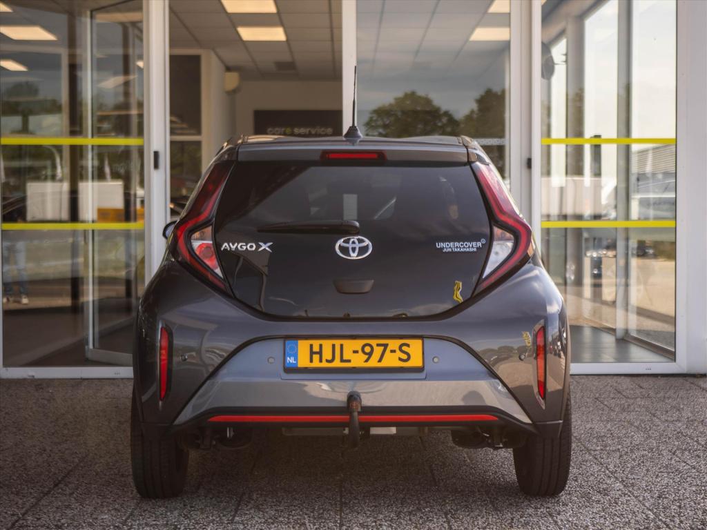 Toyota Aygo x 1.0 vvt-i mt 72pk premium | trekhaak | jbl sound system | app