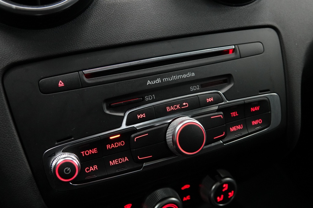 Audi A1 s-line 1.4 tfsi | automaat | pdc | navi | bluetooth |