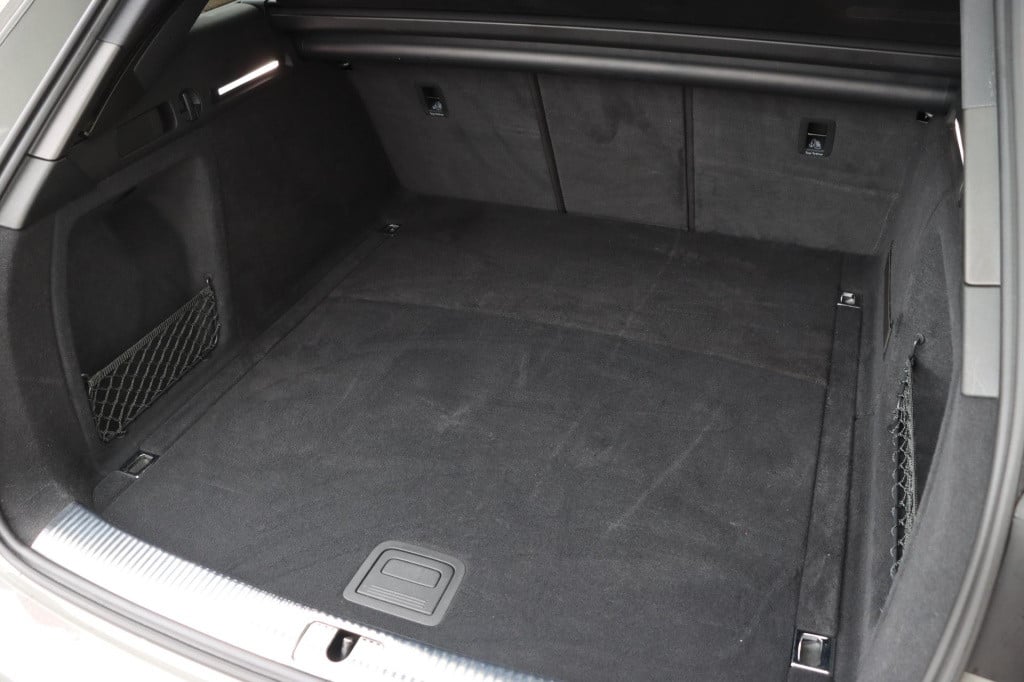 Audi A4 avant 40 tfsi quattro s edition competition 204pk