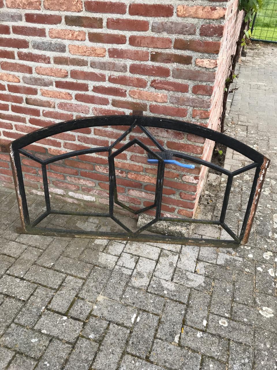 Gietijzeren raam