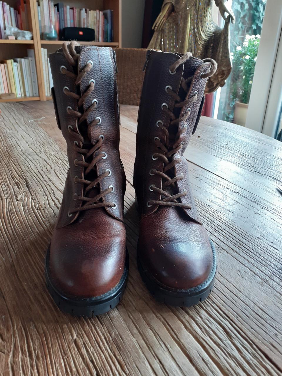 Gloednieuwe Hush Puppie schoenen  mt 40, helft vd nieuwprijs