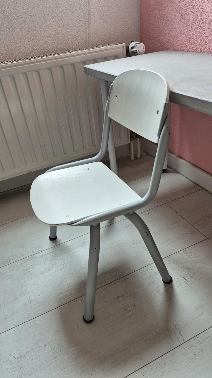 Stoeltjes kleuter, originele schoolstoeltjes wit/grijs