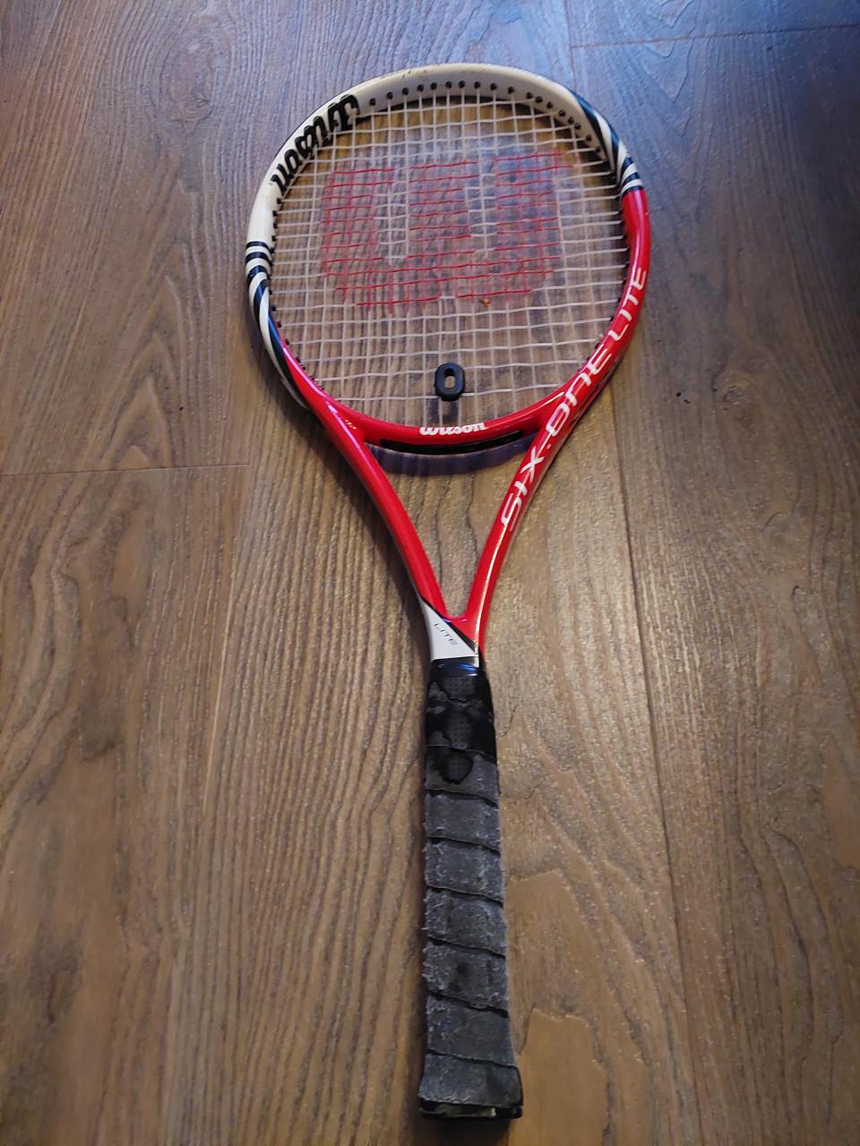 3 Wilson tennisrackets met tas en 11 balletjes