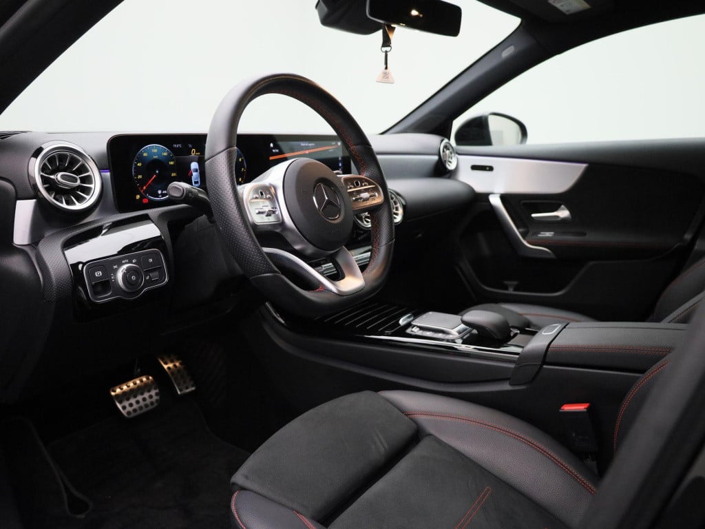 Mercedes-Benz A-Klasse 200 business solution amg | automaat | navigatie | a