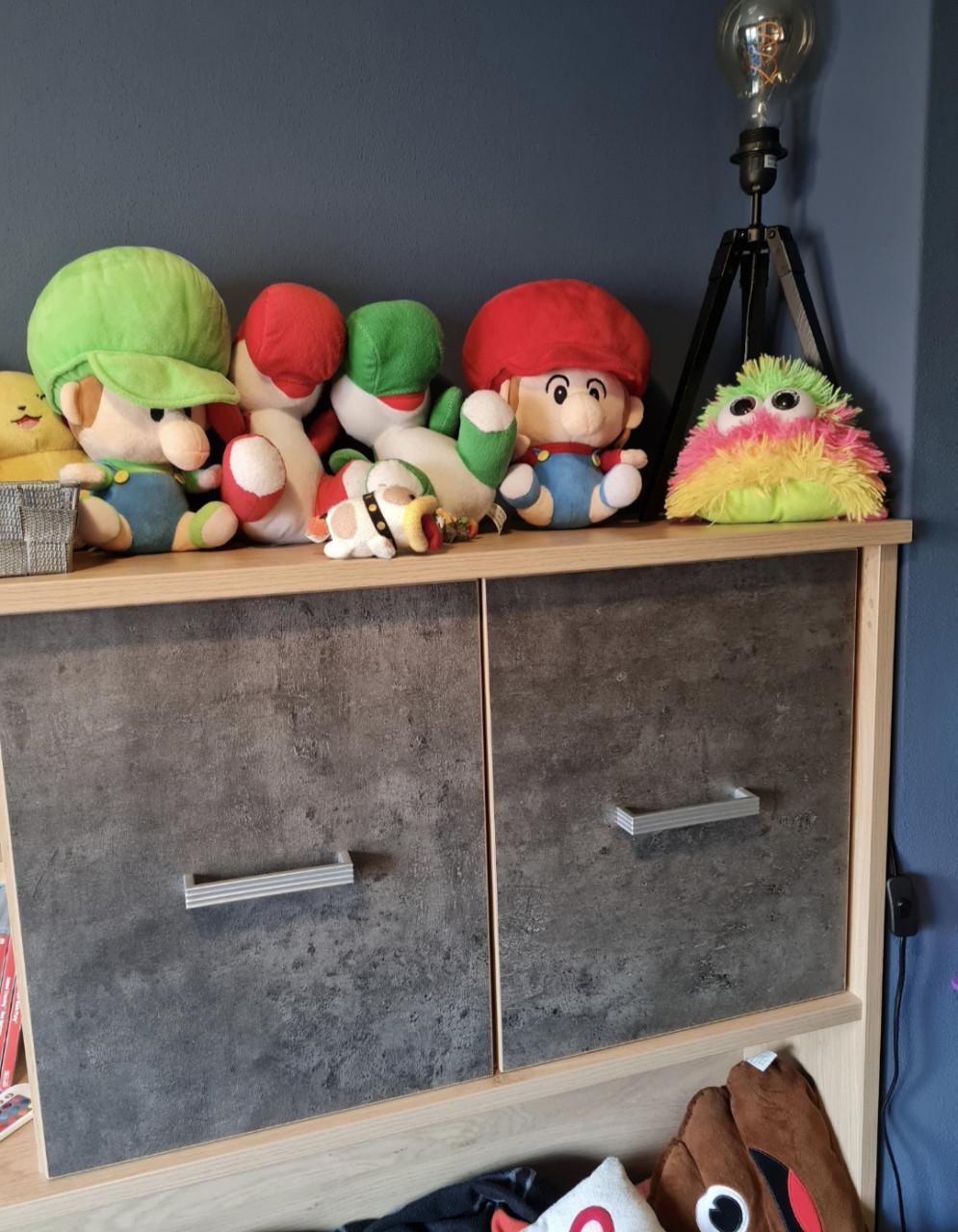 Kledingkast en bedombouw met kastjes