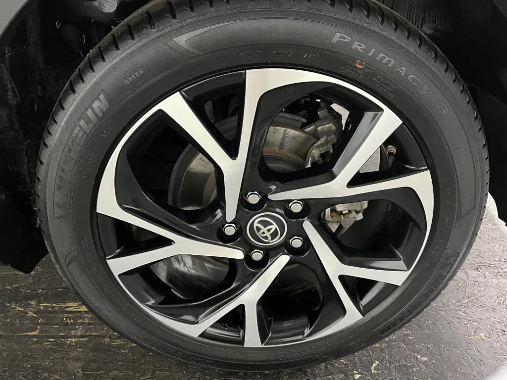 Toyota C-hr 1.8 hybrid bi-tone plus | leer | camera | trekhaak |