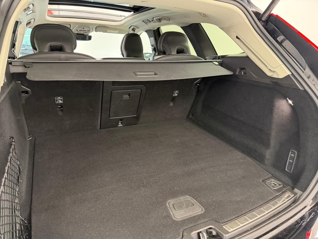 Volvo XC60 2.0 t8 plug-in hybrid awd ultimate dark | bowers&wilkins | lucht