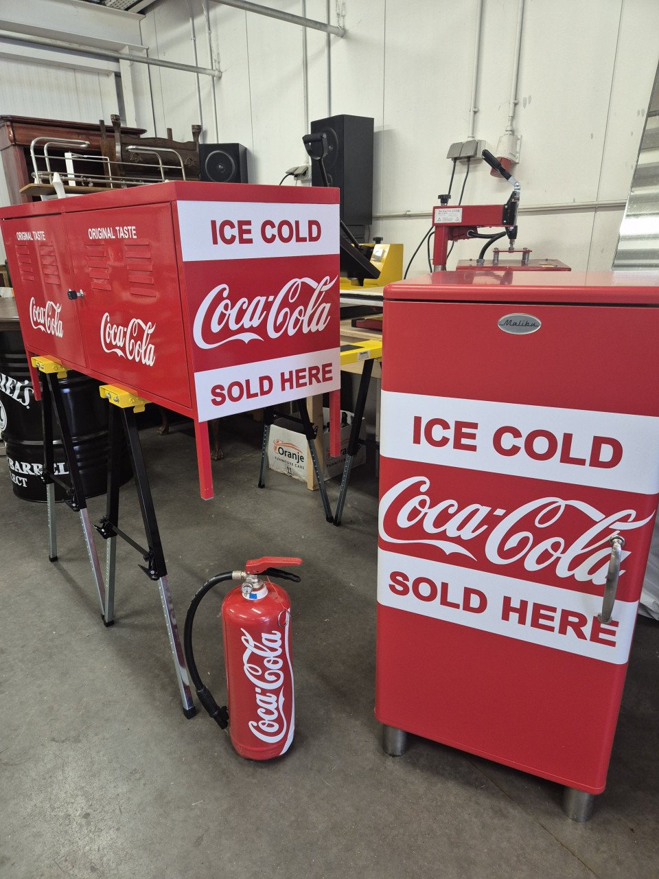 Mooie kasten gestyled in Coca Cola thema