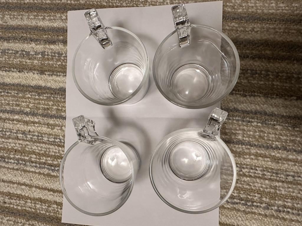 4 NIEUWE D.E. KOP EN SCHOTELS MET GRATIS 4 NIEUWE THEEGLAZEN