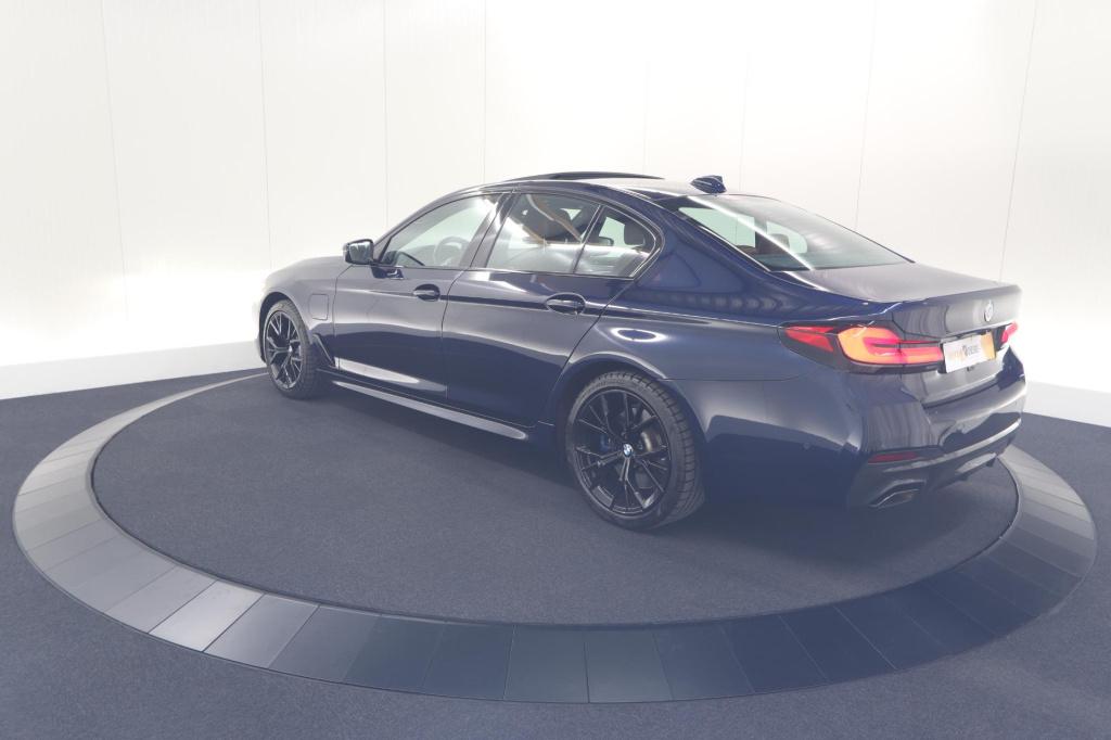 BMW 5 Serie 545e xdrive business edition plus | m sportpakket | driving ass