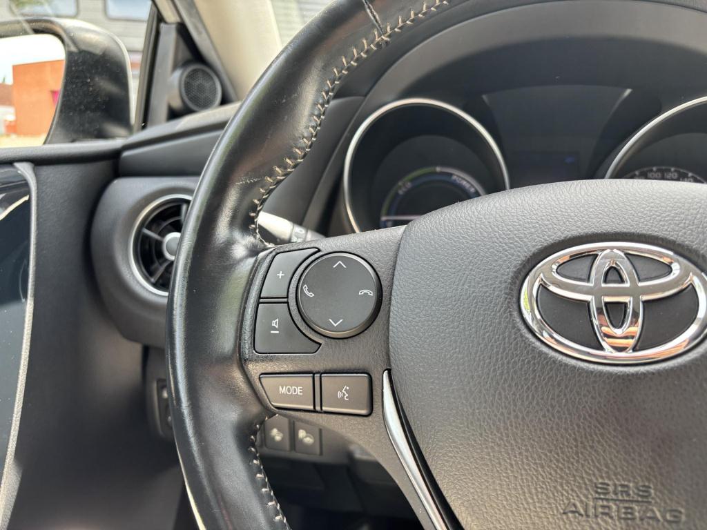 Toyota Auris 1.8 hybrid executive nl-auto!