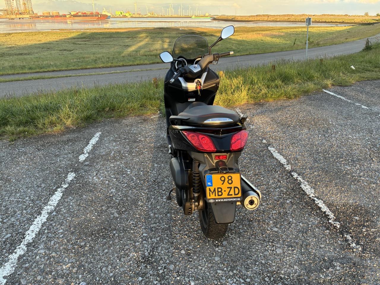 Yamaha X-max 250R Motorscooter met lage KM-stand