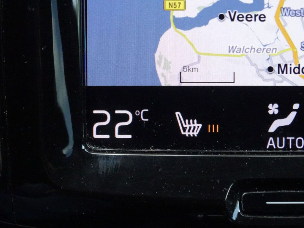 Volvo XC60 2.0 d4 momentum pro adapt. led | apple carplay/android auto