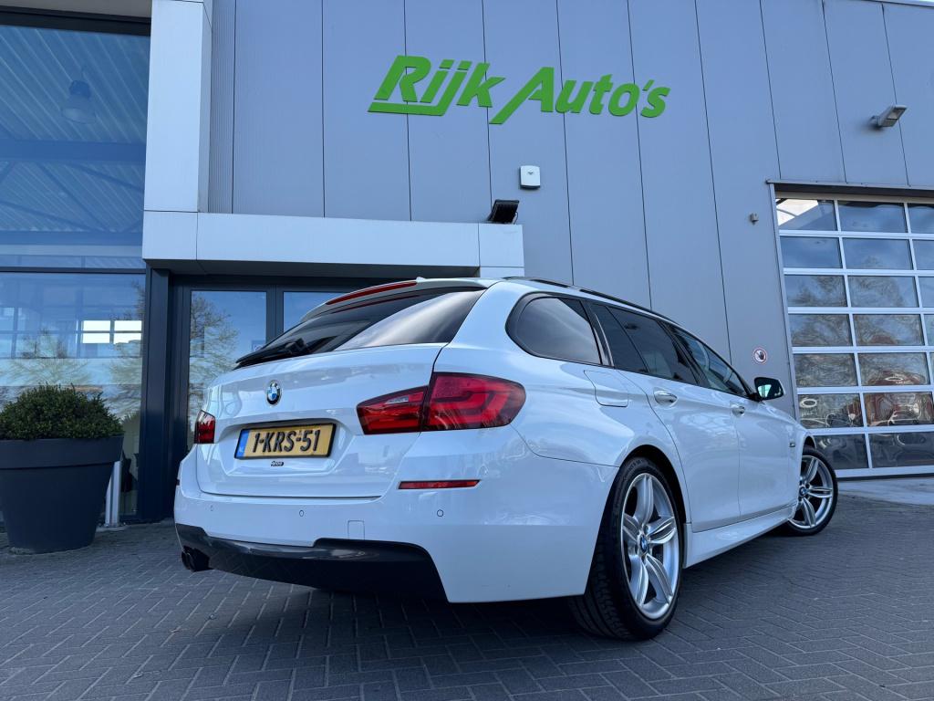 BMW 5 Serie touring 520d * leder * panoramadak * m pakket * dealer onderhou
