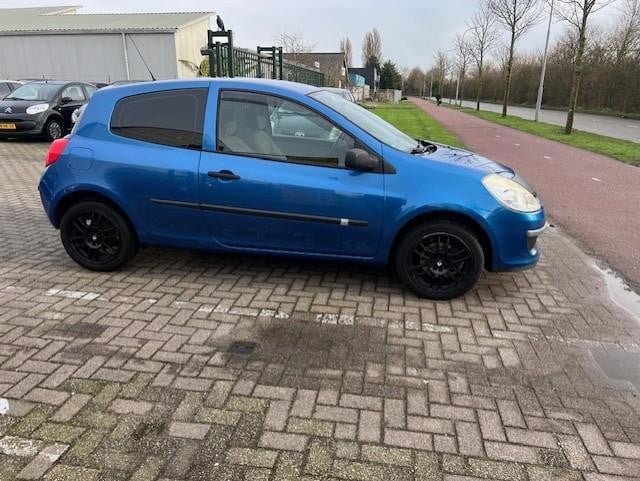 Renault Clio 1.2-16v authentique