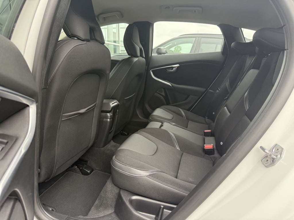 Volvo V40 t2 123pk aut6 polar+| navi| cruise| stoel.verw| led| pdc
