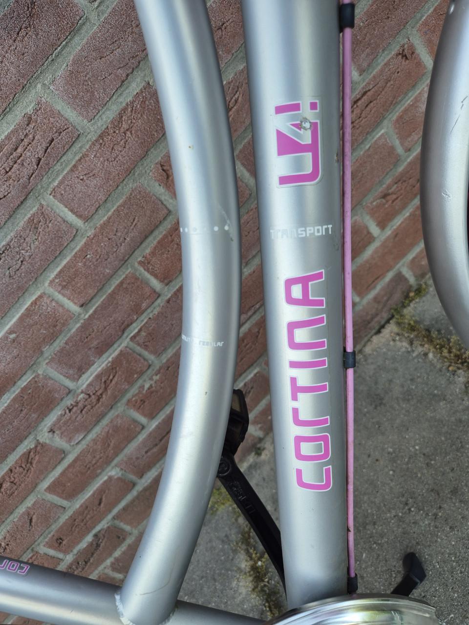 Meisjesfiets Cortina met krat