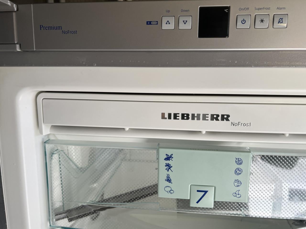 Liebherr RVS koelkast + vrieskast – NoFrost – zo goed als nieuw