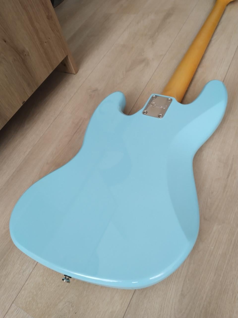 Squier Classic Vibe Jazz Bass Daphne Blue met extra's ZGAN!