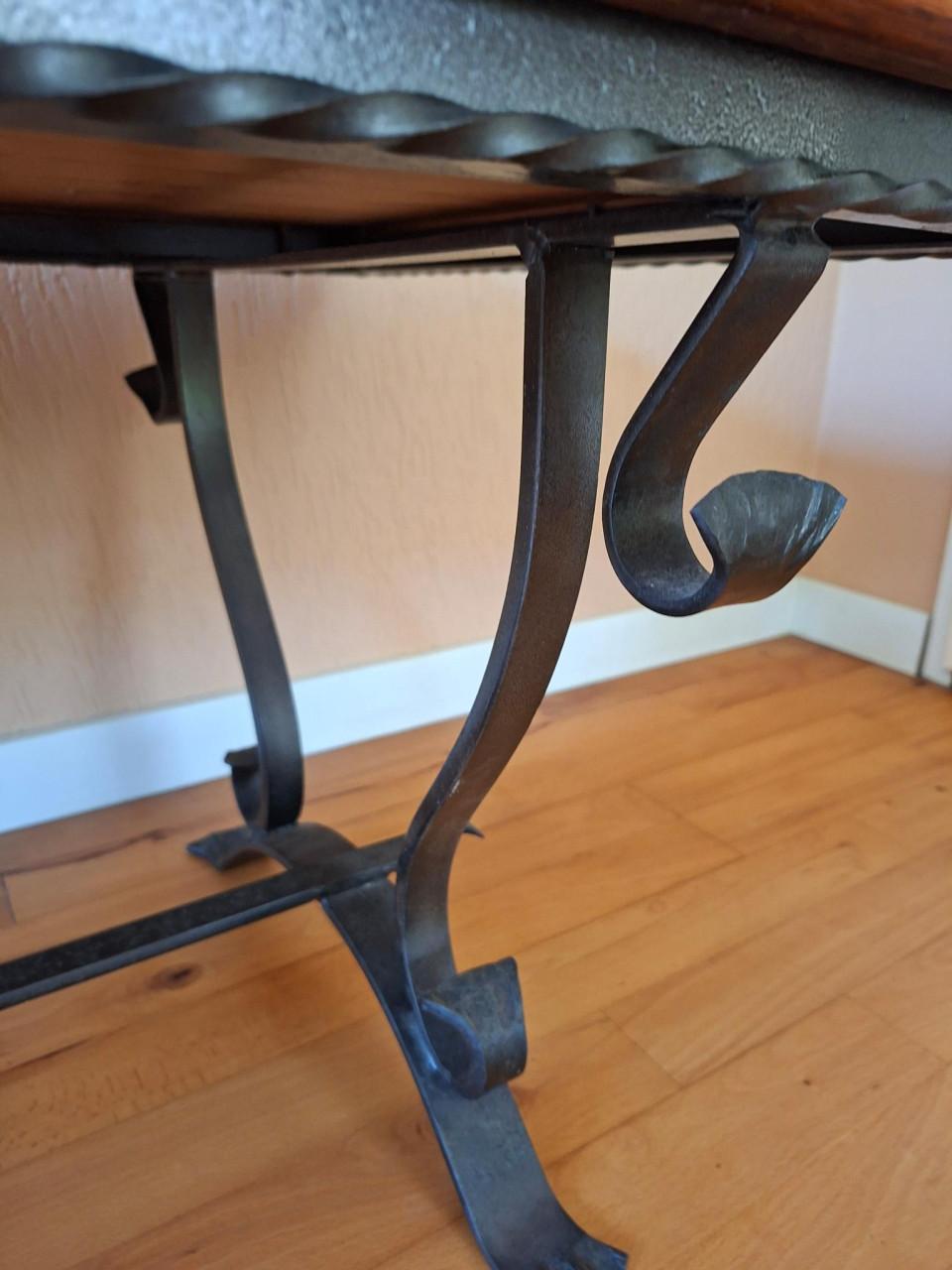 Salontafel met smeedijzeren onderstel
